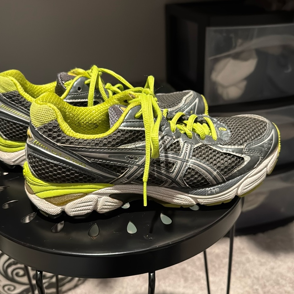 Women’s Athletic shoes